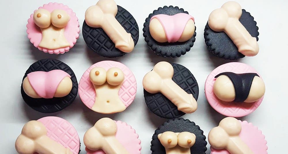 Suggestieve cupcakes bakken Suggestieve cupcakes bakken