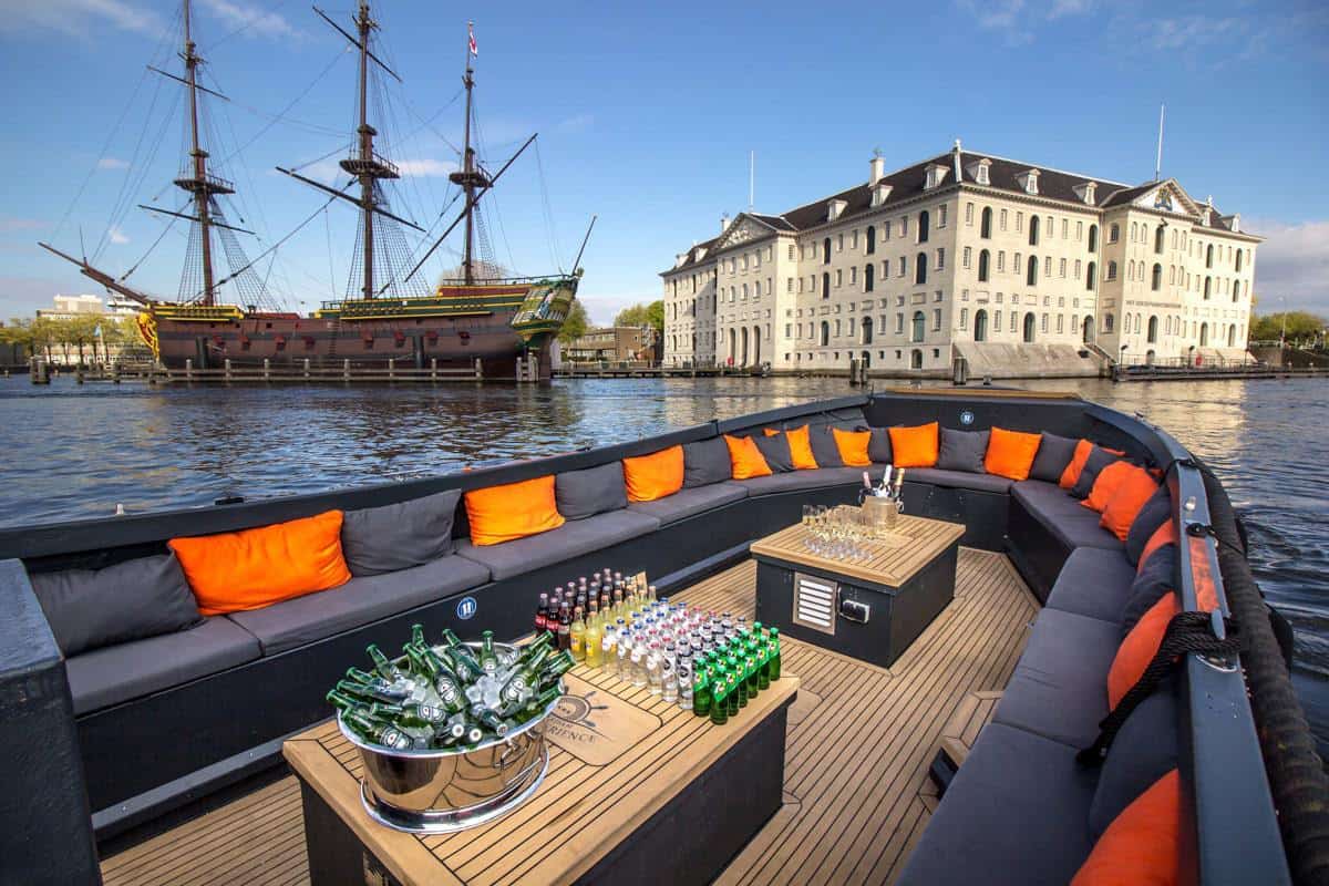 Boot Nomag voor het zeevaartmuseum Boot Nomag voor het zeevaartmuseum