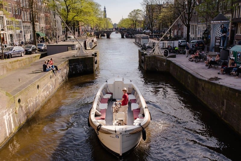 Apsara sloep leeg amsterdam Apsara sloep Amsterdam