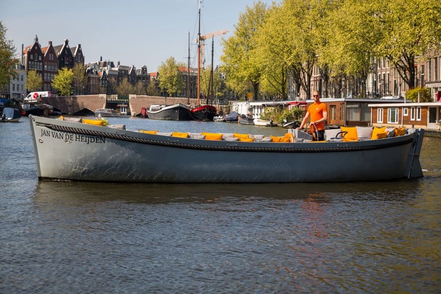 Boot Sloep Jan van der Heijden met schipper kapitein in amsterdam Boot Sloep Jan van der Heijden met schipper kapitein in amsterdam