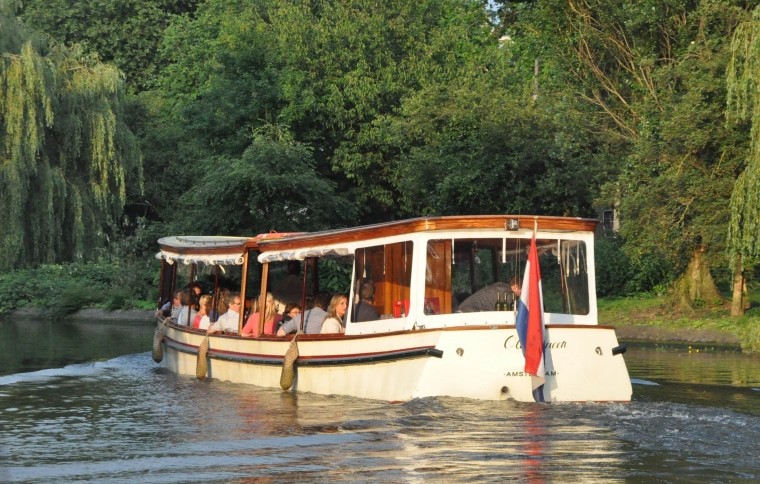 Salonboot Old Queen Aemstelland 3 Salonboot Old Queen in het water