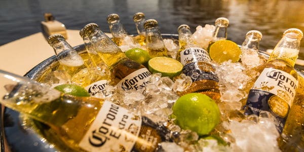 Corona mexicaanse boot amsterdam