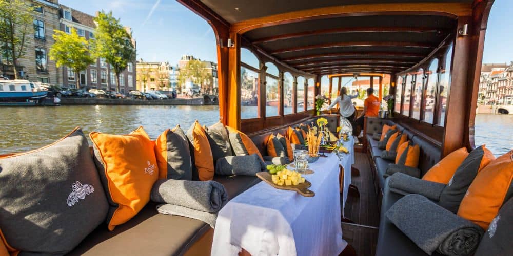 Luxe rondvaart op de salonboot