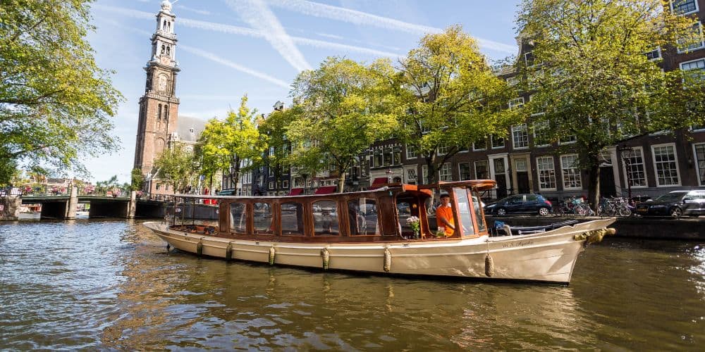 Rondvaart door de Amsterdamse grachten met Ms Agatha 1000p