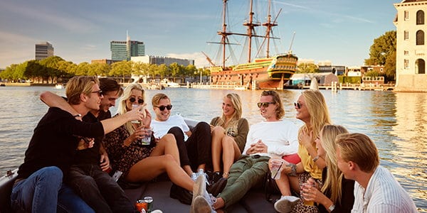 Feestje op de Amsterdamse grachten
