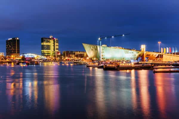 Avond foto nemo langs de architectuur route klein Nemo in de avond