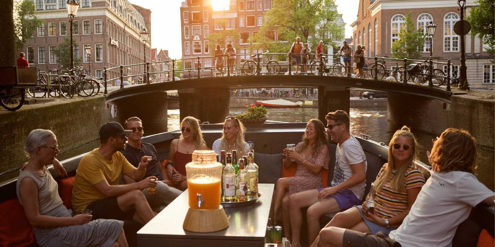 Zonsondergang luxe sloep