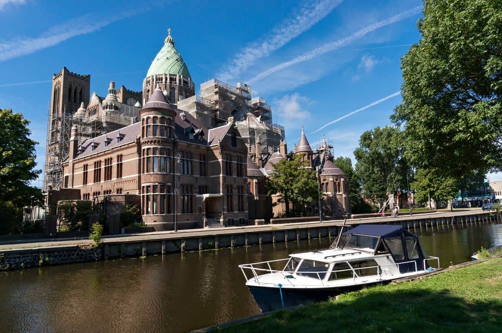 Sint Bavo Kathedraal Sint Bavo Kathedraal langs de grachten