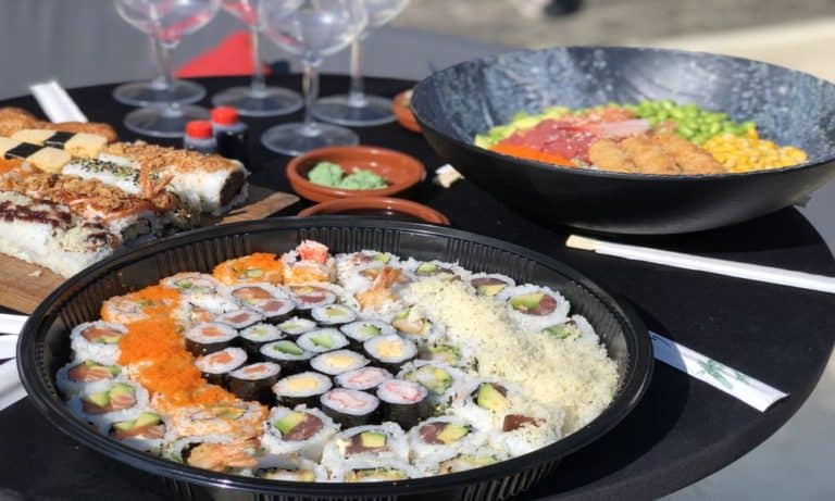 Sushi op een luxe sloep