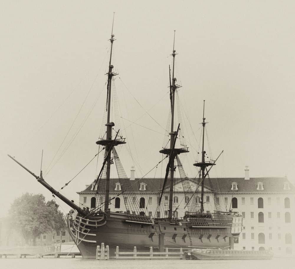 Oud schip voor scheepsvaartmuseum Oud schip voor het scheepsvaartmuseum