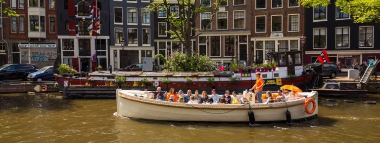 Afdelingsuitje door de grachten e1693908218150 Bootuitjes op de gracht