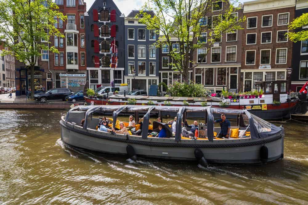 Afdelingsuitje op de boot Afdelingsuitje op het water