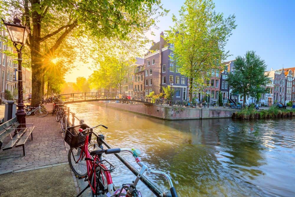 Amsterdam zonsondergang Zonsondergang vanaf de grachten