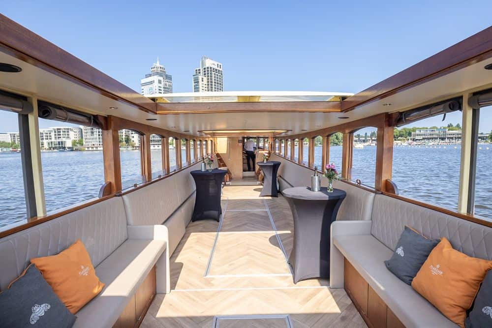 Bedrijfsjubileum salonboot Bedrijfsfeest op een luxe salonboot