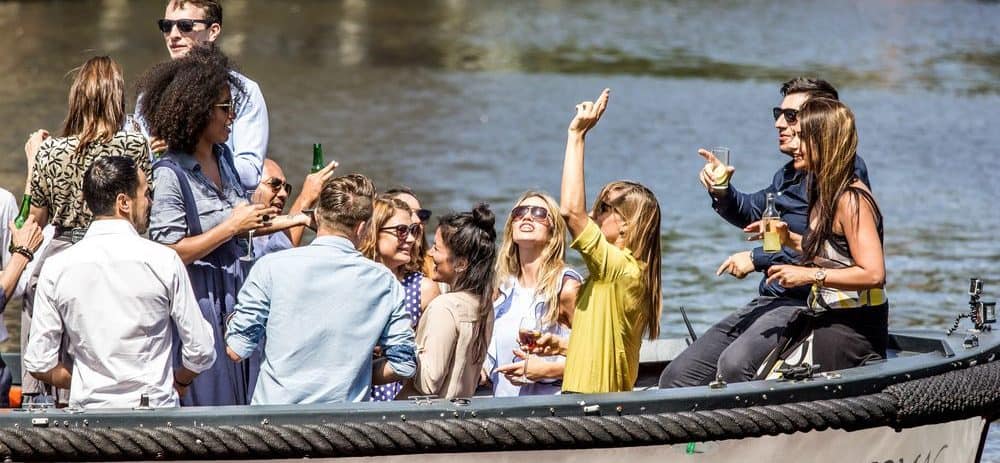 Bedrijfsuitje buiten 1 e1695295143682 Boot Huren Amsterdam