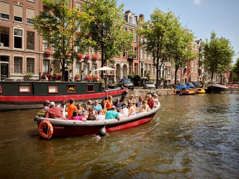 Bedrijfsuitje grote groep Bedrijfsuitje grote groep