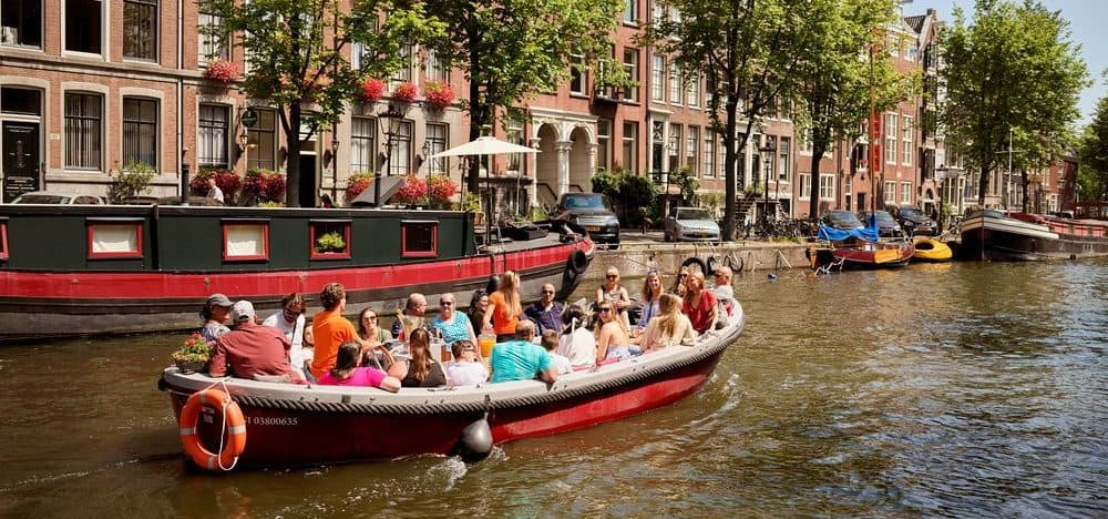 Bedrijfsuitje grote groep e1695287409928 Boot Huren Amsterdam
