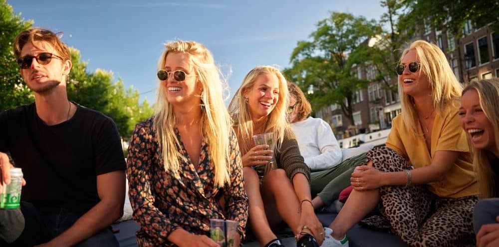 Bedrijfsuitje kleine groep e1695282933179 Boot Huren Amsterdam