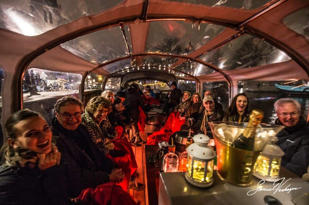 Bedrijfsuitje winter overdekte sloep Varen in de winter
