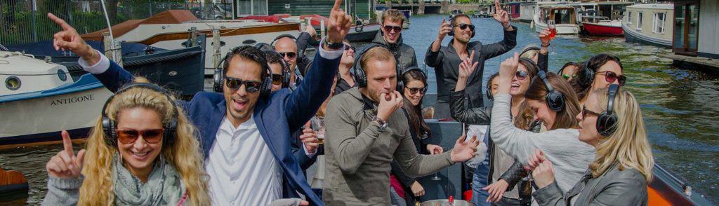 Feestje aan boord Silent disco aan boord