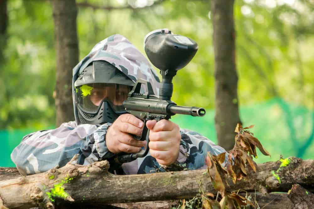 Paintball tegen collegas Paintballen tijdens een bedrijfsuitje