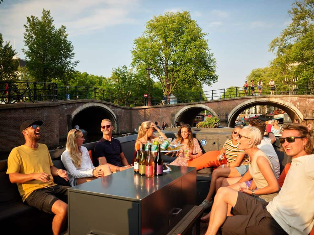Varen personeelsuitje Varen door de grachten