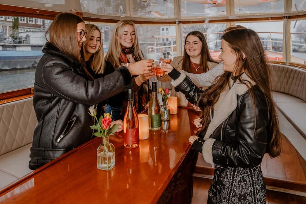 Vrijgezellenfeest vrouwen Vrijgezellenfeest vrouwen luxe sloep