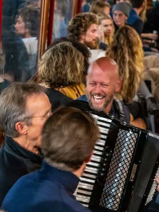 Bedrijfsfeest accordeonist edited Bedrijfsfeest met accordeonist