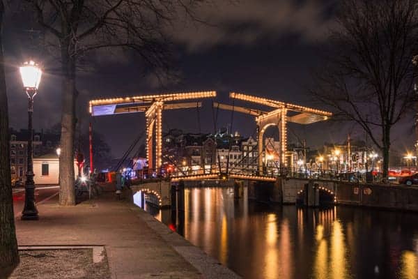 Amsterdam in de avond