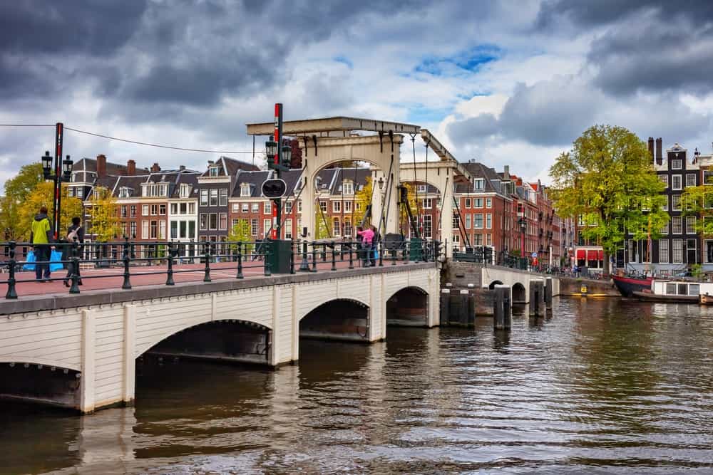 Bascule brug Amsterdam Een bascule brug in Amsterdam