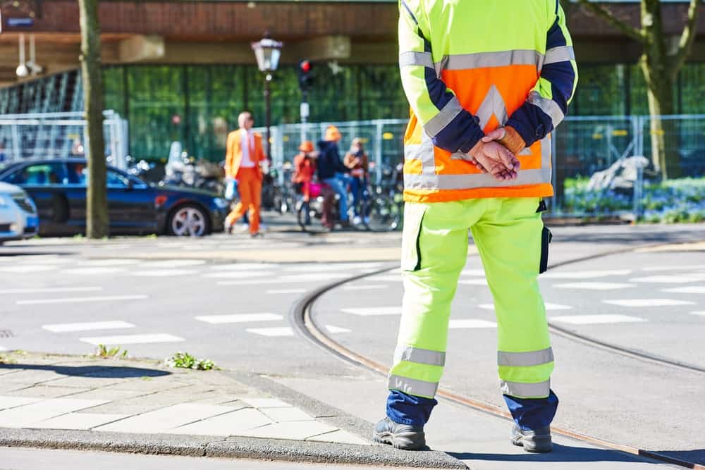 Verkeersregelaar in Amsterdam tijdens Koningsdag Verkeersregelaar in Amsterdam tijdens Koningsdag