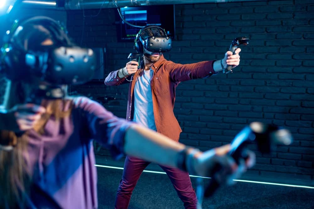VR Menschen mit VR-Headsets