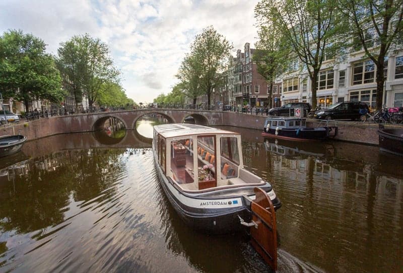 Bartolotti boot 2 Barlotti boot achterkant Amsterdam